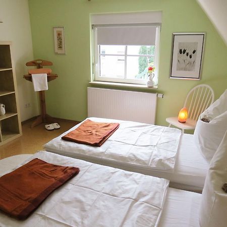 Hotel ÖkoHausNamasté Oberasbach Zimmer foto