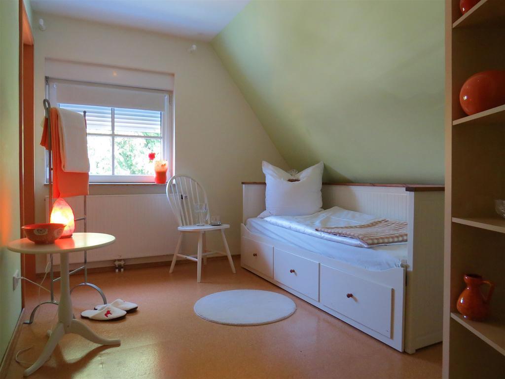 Hotel ÖkoHausNamasté Oberasbach Zimmer foto