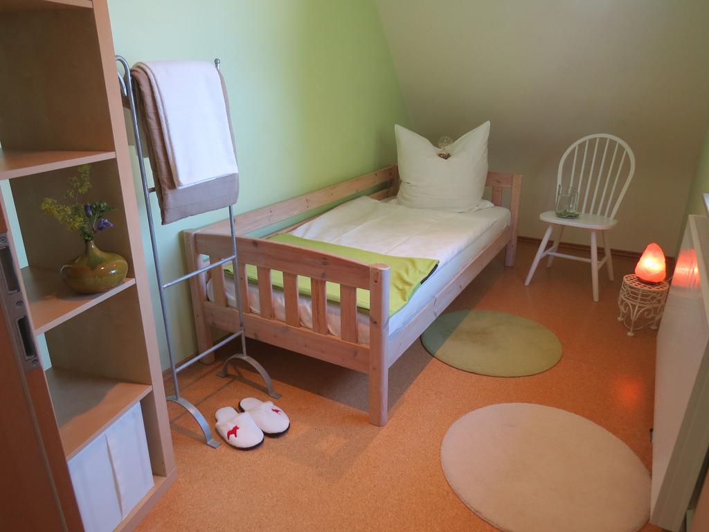 Hotel ÖkoHausNamasté Oberasbach Zimmer foto